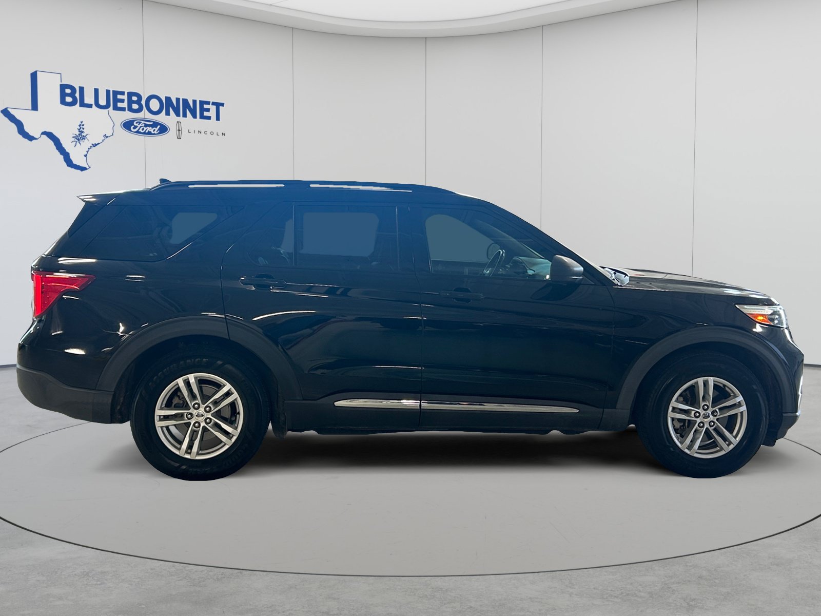 Certified 2020 Ford Explorer XLT w/ Equipment Group 202A RWD image 4