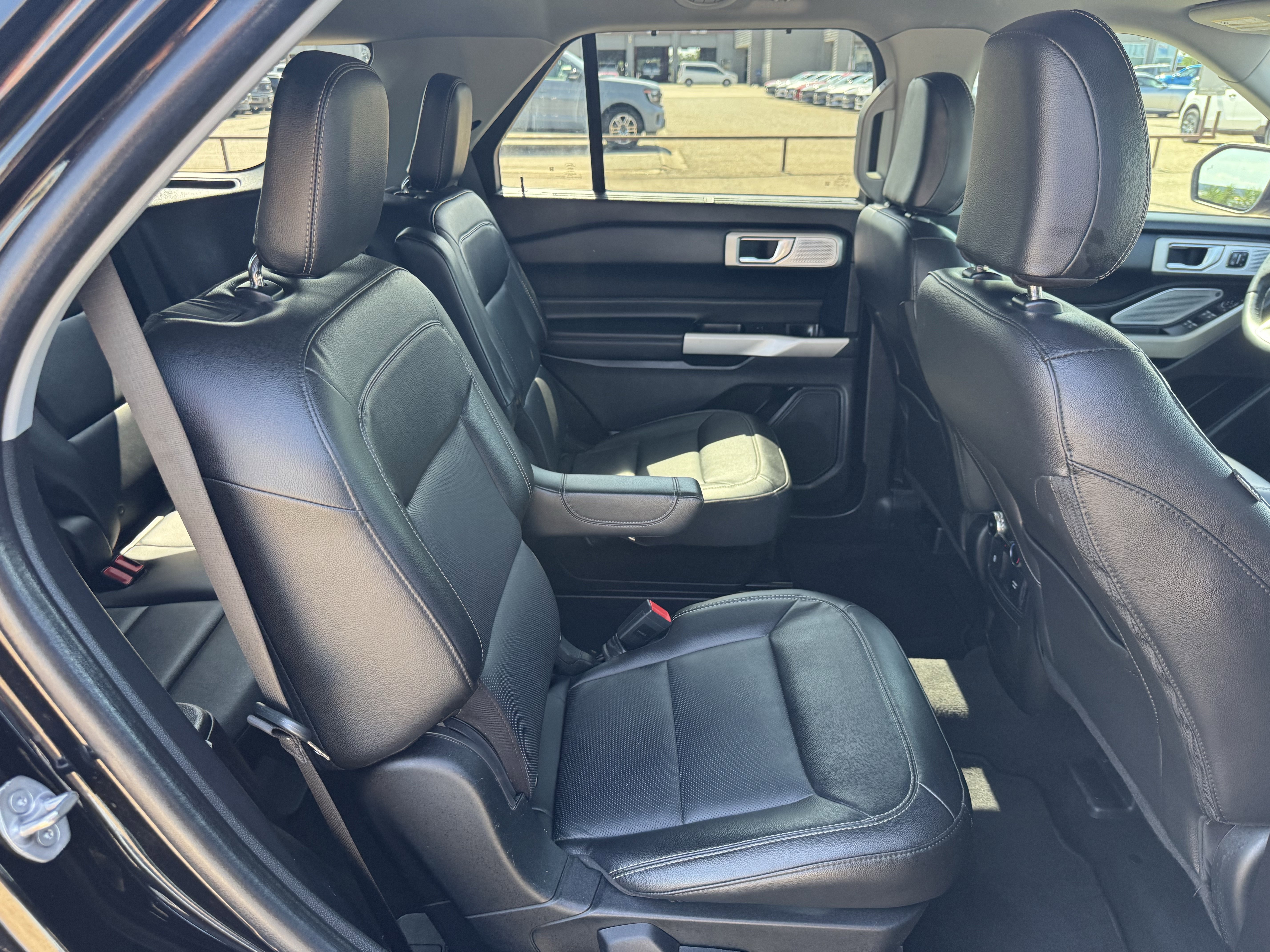 Certified 2022 Ford Explorer Limited w/ Limited Technology Package RWD image 31