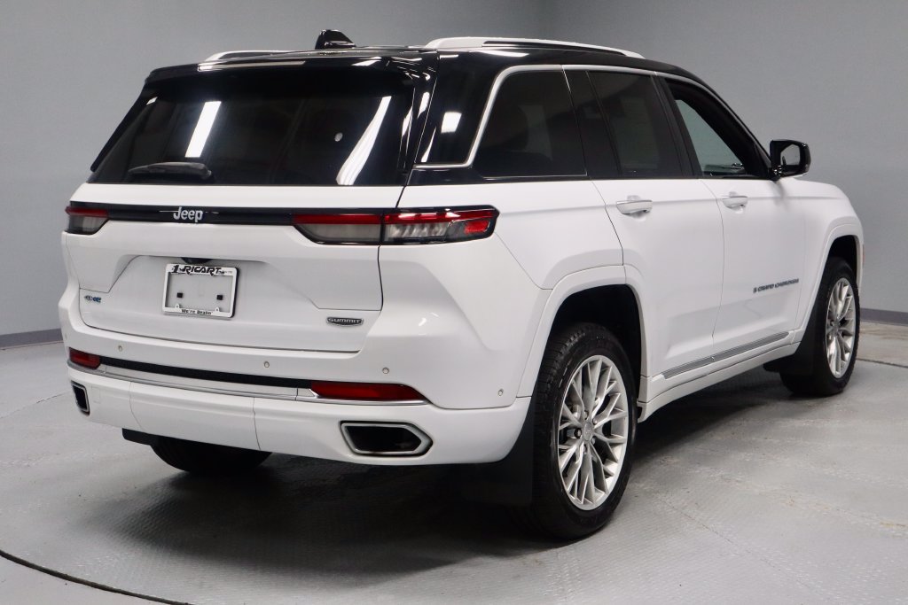 Used 2023 Jeep Grand Cherokee Summit w/ Luxury Tech Group V AWD/4WD image 12
