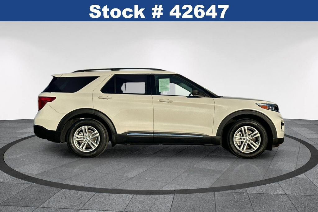 Certified 2023 Ford Explorer XLT image 3