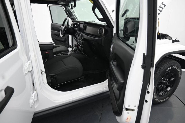 Used 2021 Jeep Gladiator Sport AWD/4WD image 14