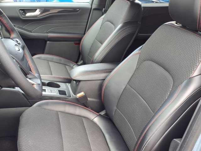 Certified 2023 Ford Escape ST-Line w/ Tech Pack #1 AWD/4WD image 4