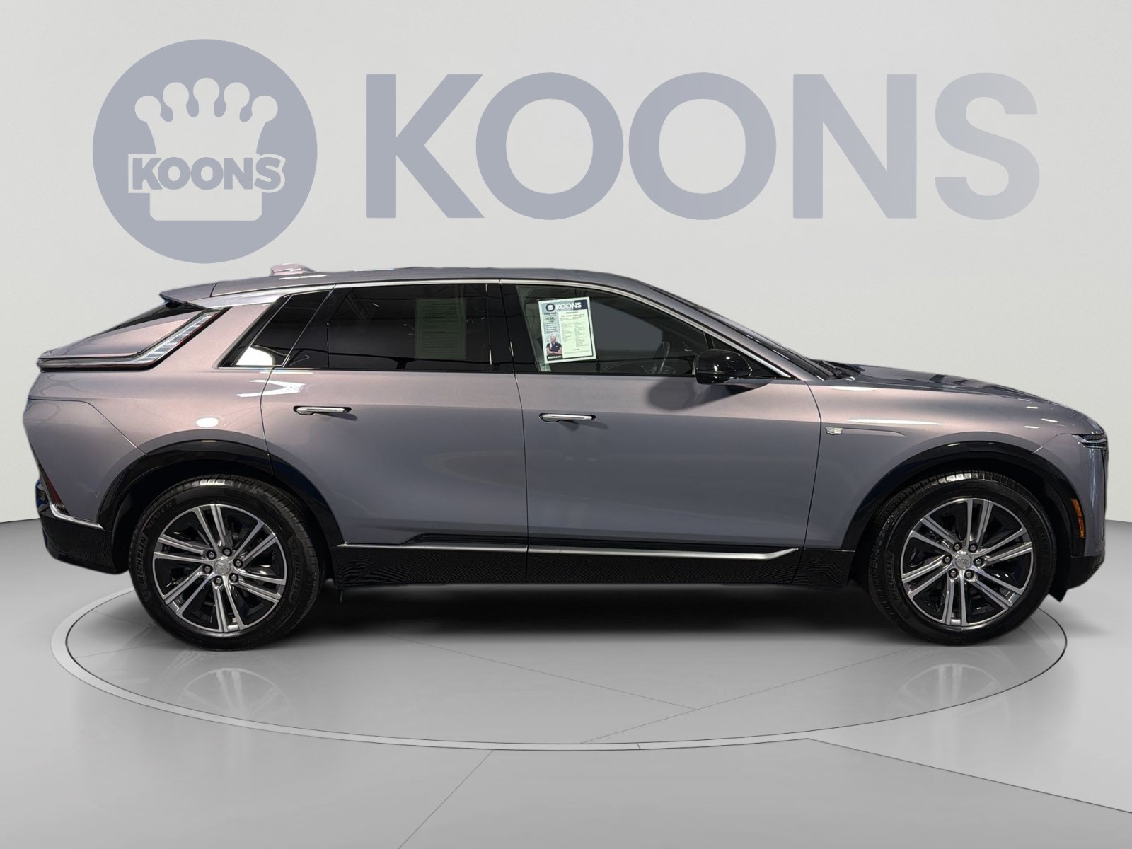 Used 2024 Cadillac Lyriq Luxury AWD/4WD image 8