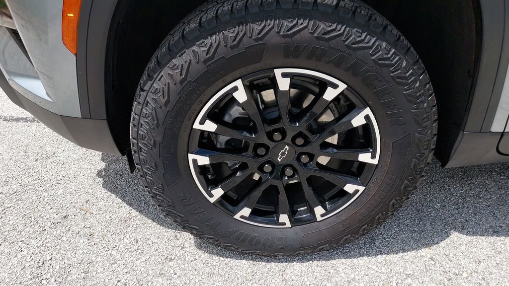 Used 2025 Chevrolet Traverse Z71 w/ Driver Confidence Package image 9