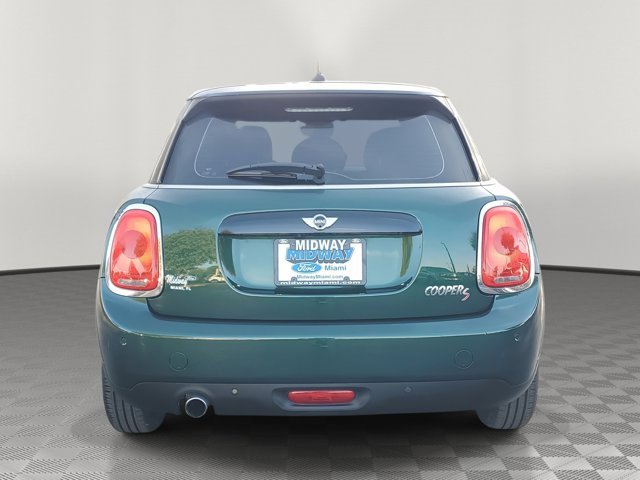 Used 2018 MINI Cooper 4-Door Hardtop image 5