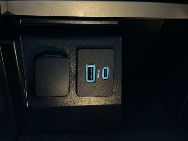 Certified 2023 Ford Explorer XLT image 32