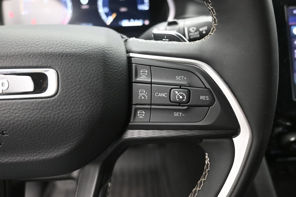 Used 2024 Jeep Grand Cherokee L Altitude RWD image 7