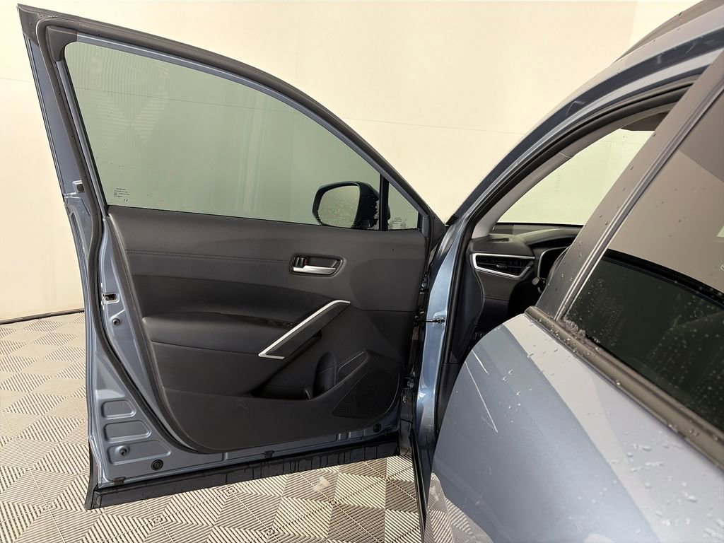 Used 2023 Toyota Corolla Cross XLE w/ Convenience Package AWD/4WD image 10