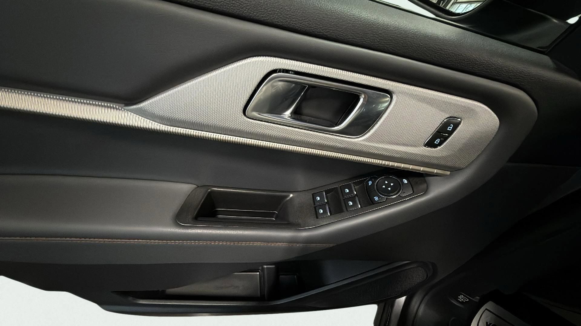 Certified 2025 Ford Explorer Active image 23