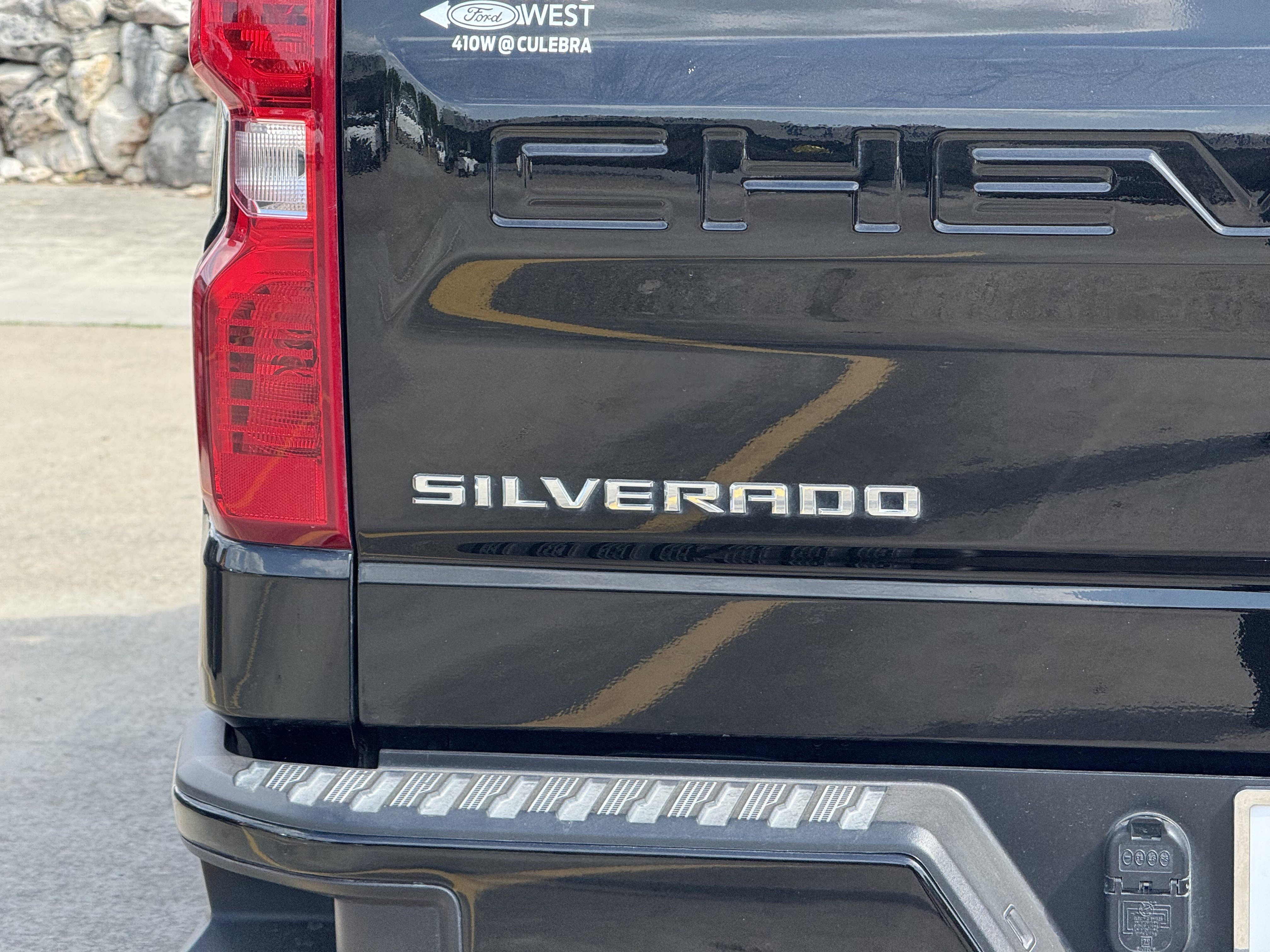 Used 2025 Chevrolet Silverado 1500 Custom Trail Boss w/ LPO, Dark Essentials Package image 15