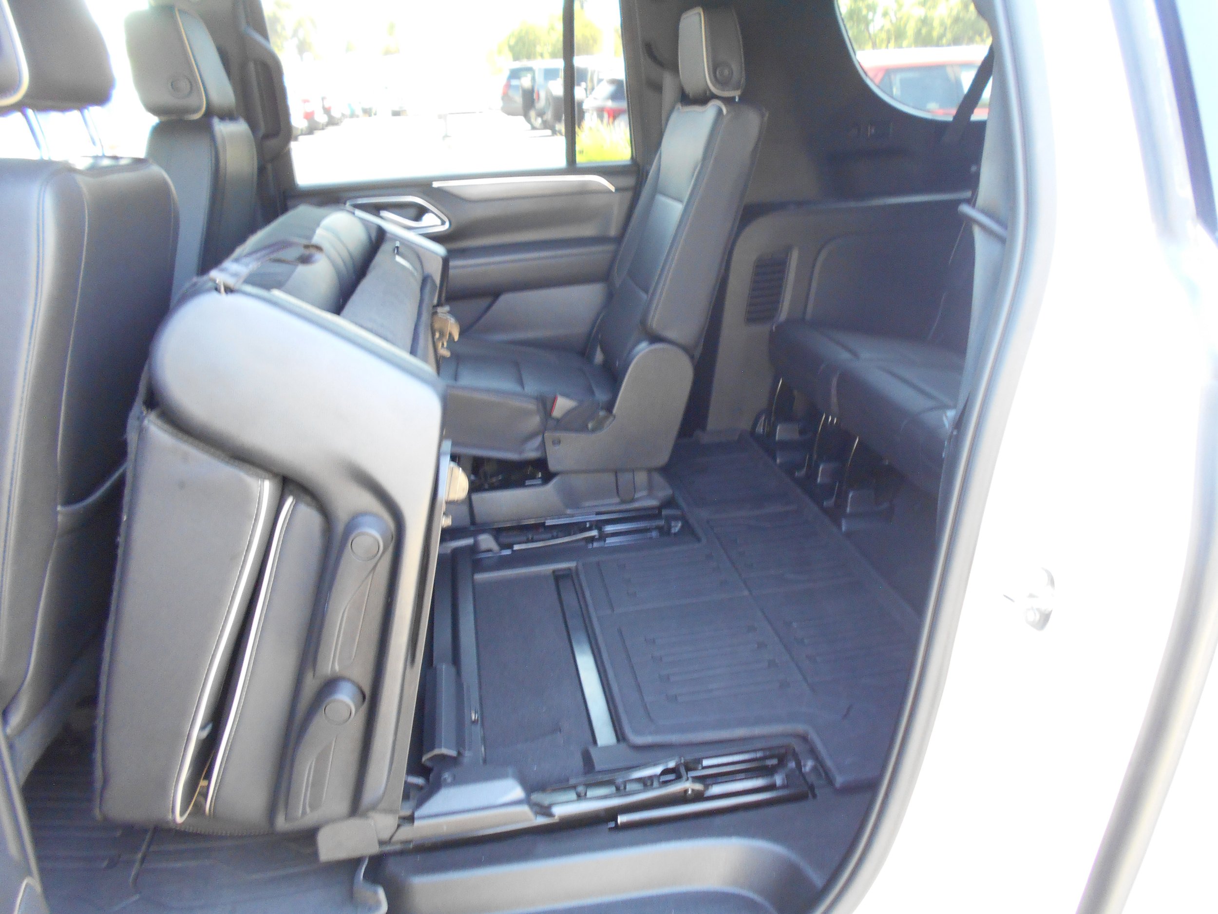 Used 2023 GMC Yukon XL SLT AWD/4WD image 12
