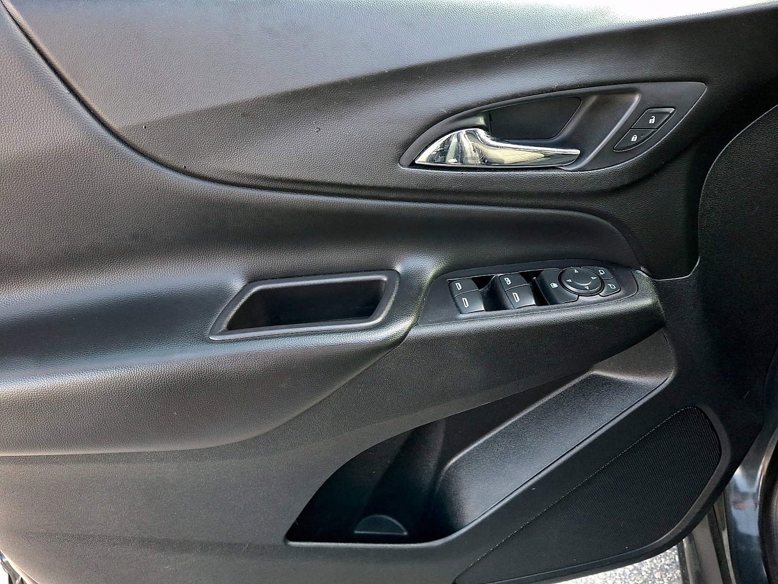 Used 2020 Chevrolet Equinox LT image 11