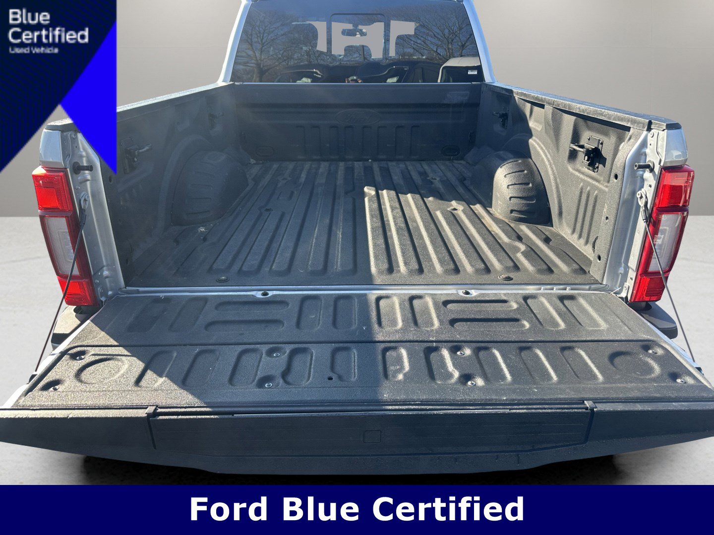 Certified 2022 Ford F350 Lariat w/ Black Appearance Package AWD/4WD image 7