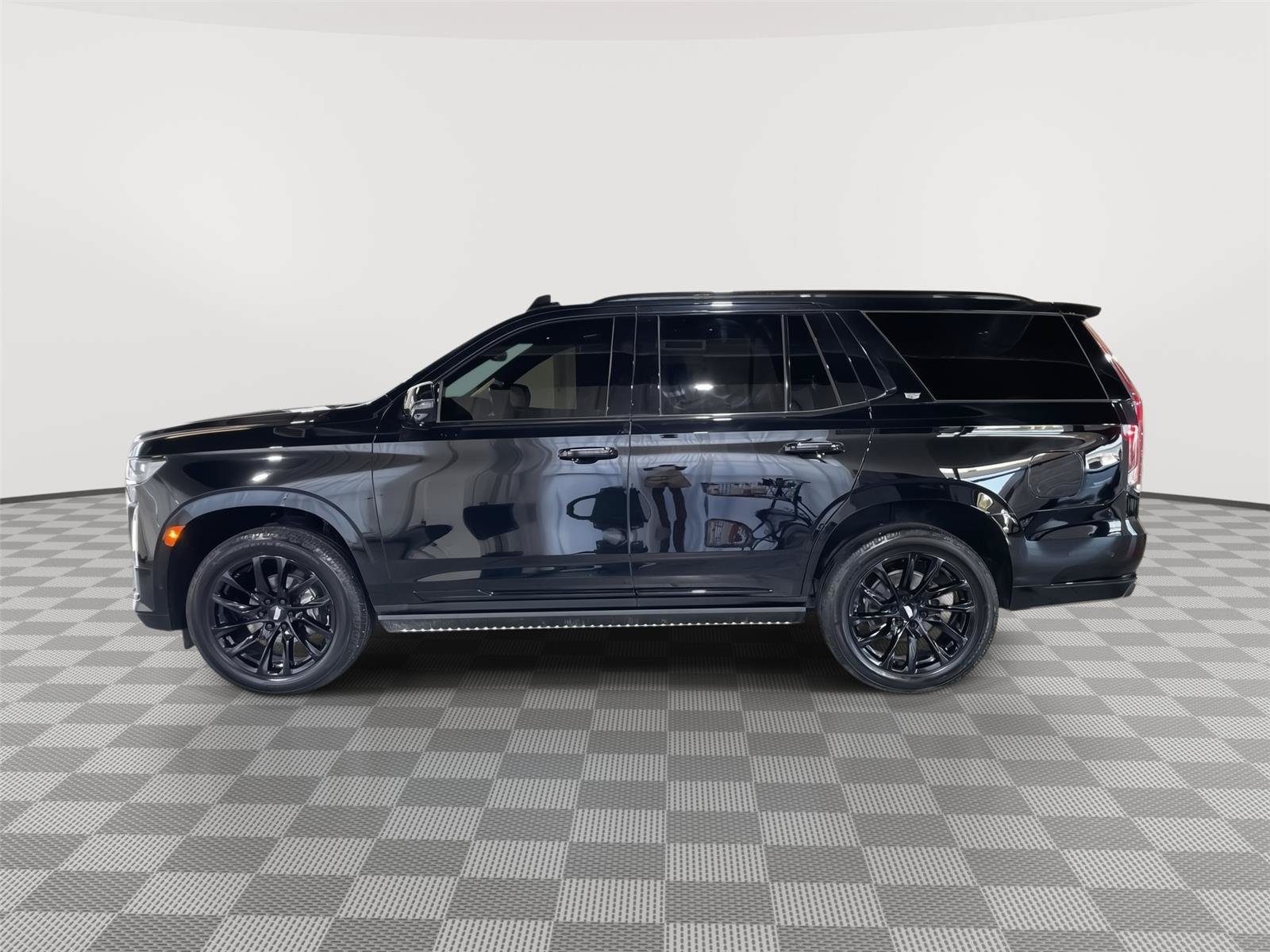 Used 2022 Cadillac Escalade Sport Platinum w/ LPO, ONYX Package AWD/4WD image 2