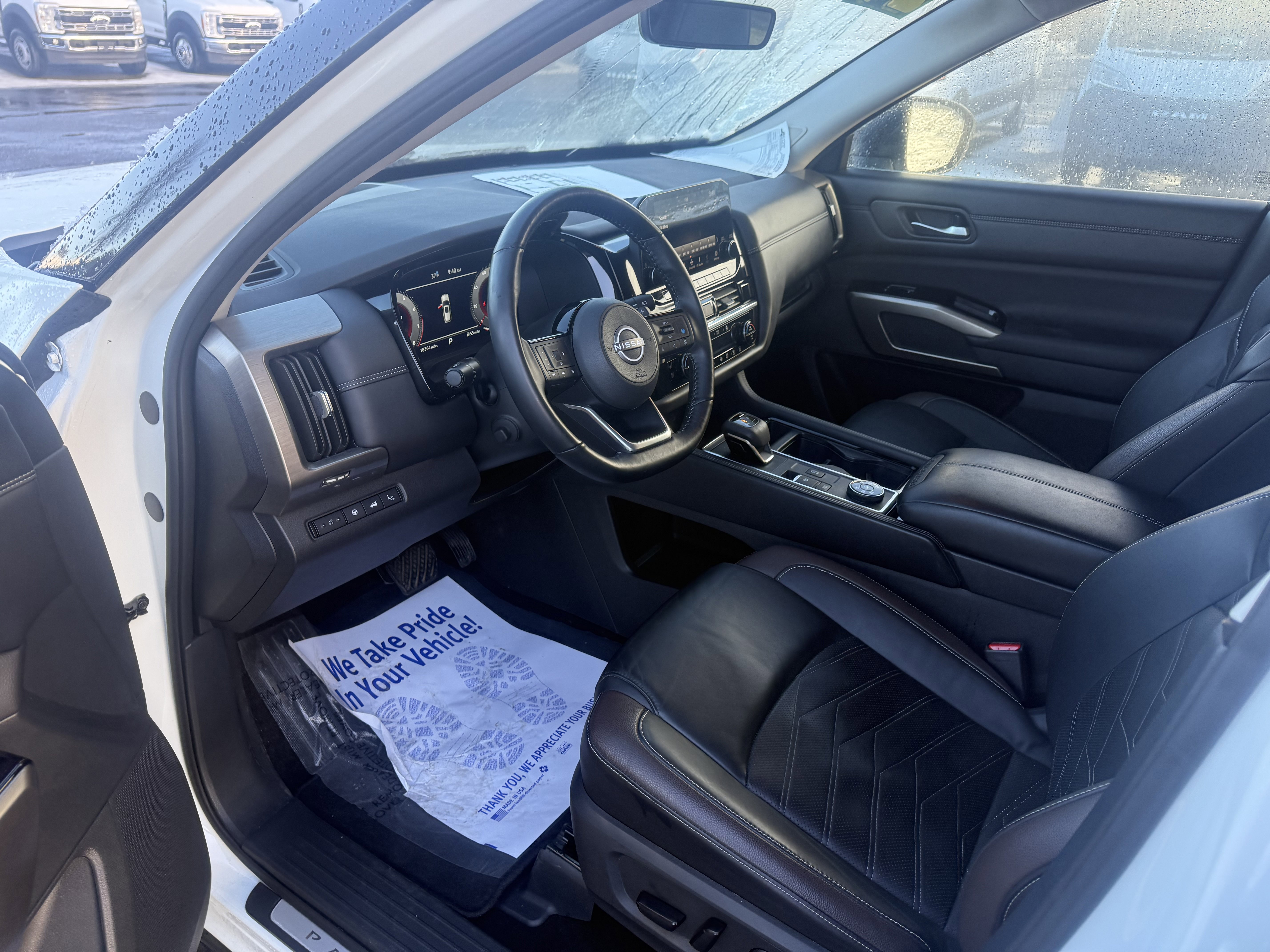 Used 2024 Nissan Pathfinder Platinum image 7