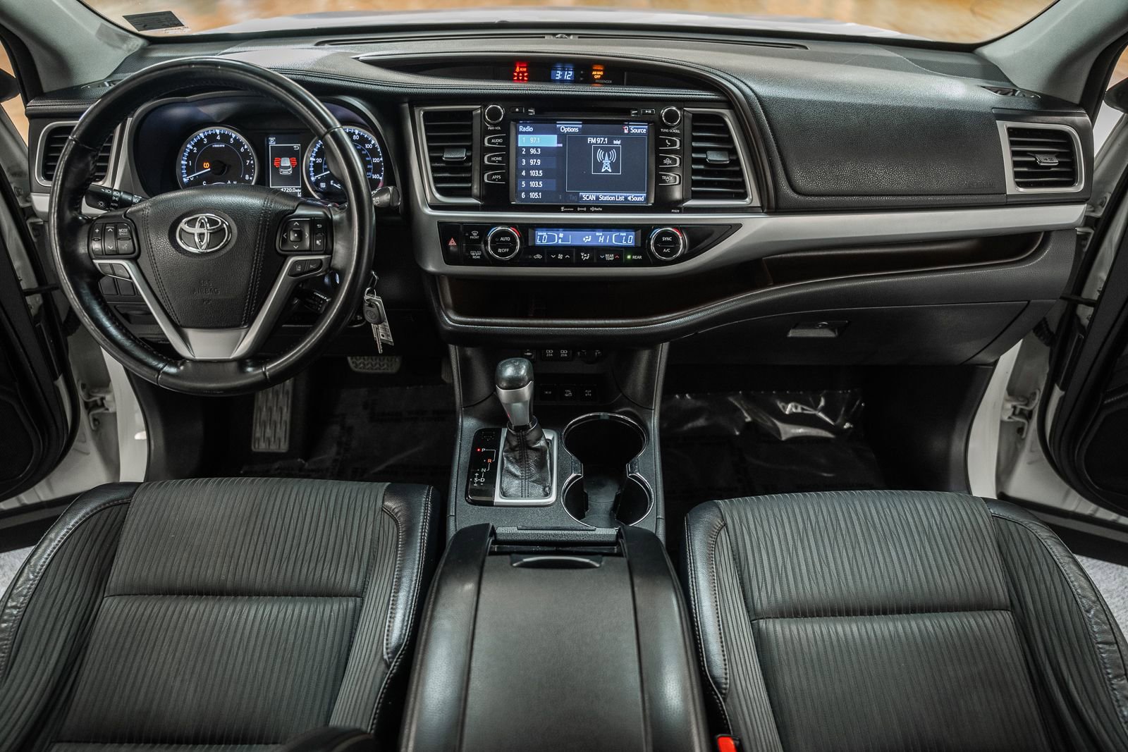 Used 2017 Toyota Highlander Plus w/ Protection Package #3 AWD/4WD image 26