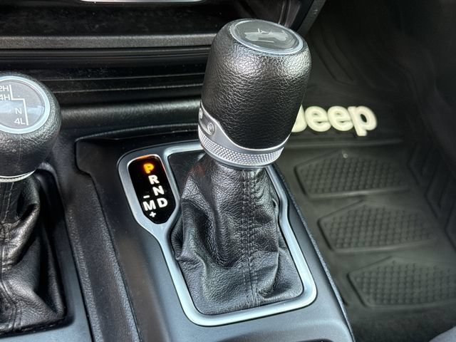 Used 2023 Jeep Wrangler Sport AWD/4WD image 31