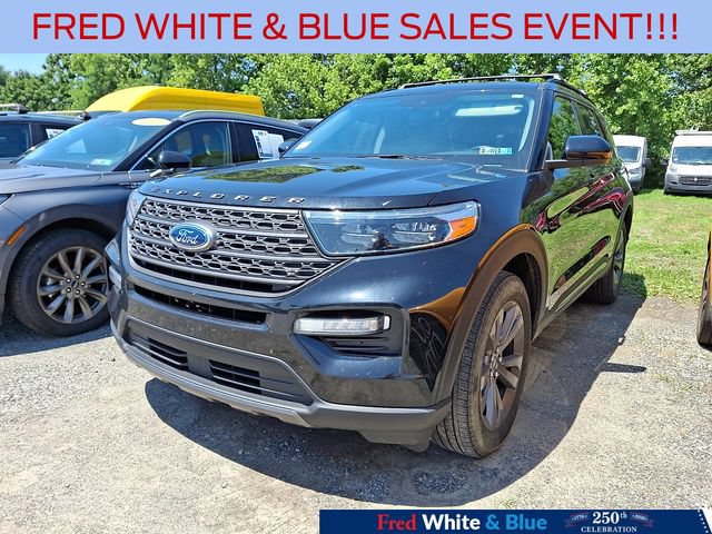 Certified 2023 Ford Explorer XLT w/ Equipment Group 202A AWD/4WD image 3