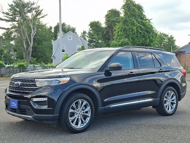Certified 2024 Ford Explorer XLT w/ Equipment Group 202A AWD/4WD image 3
