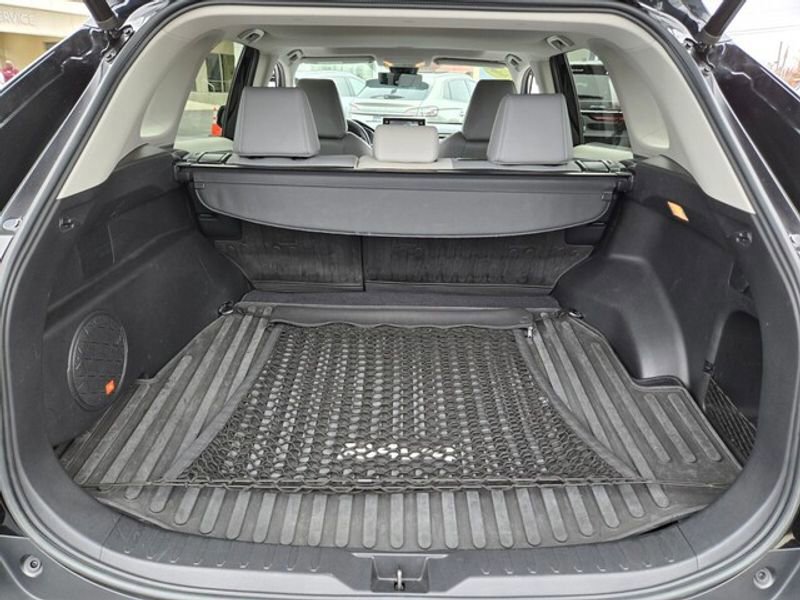 Used 2021 Toyota RAV4 Limited image 17