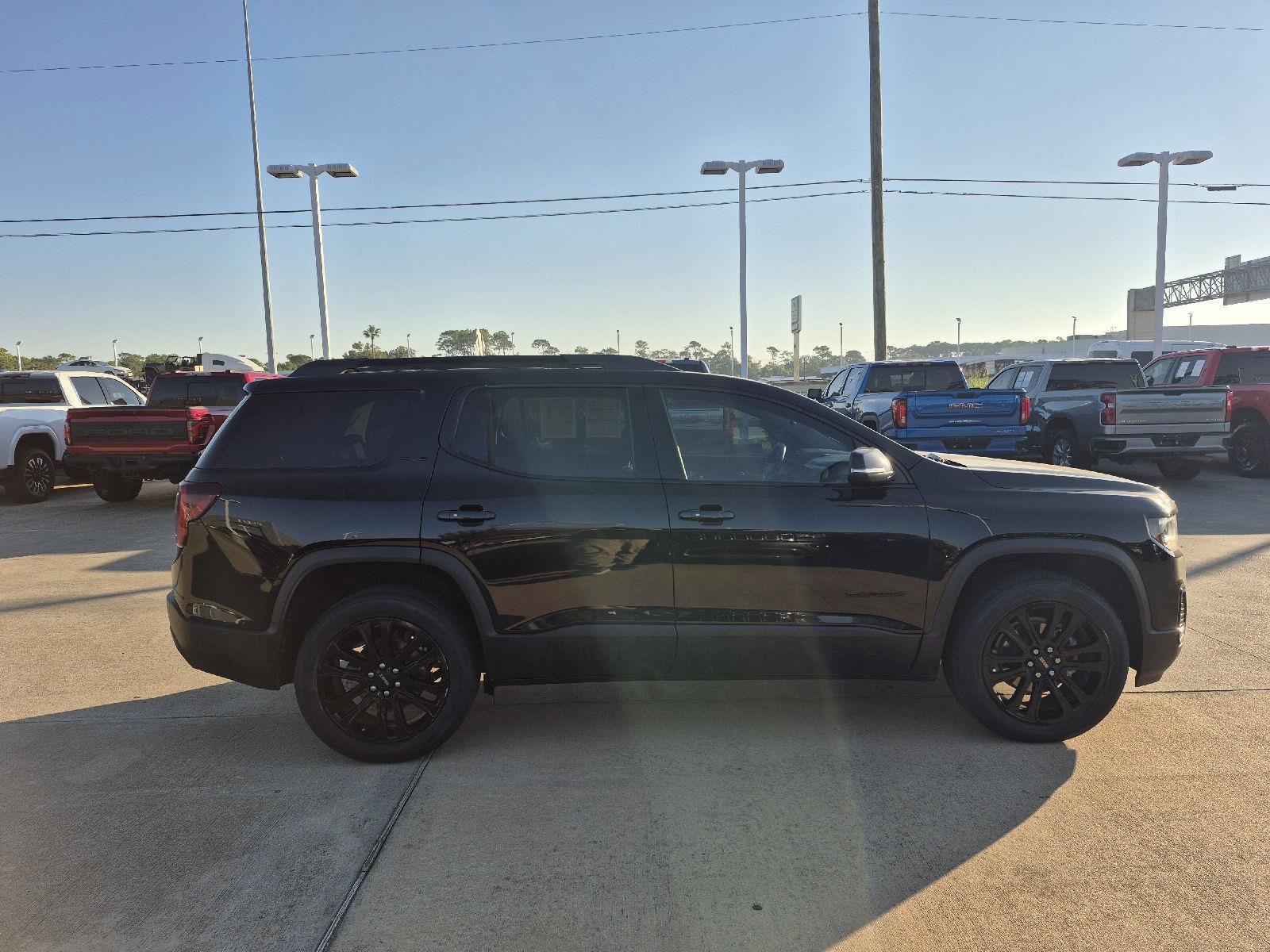 Used 2023 GMC Acadia SLE w/ Driver Convenience Package image 5