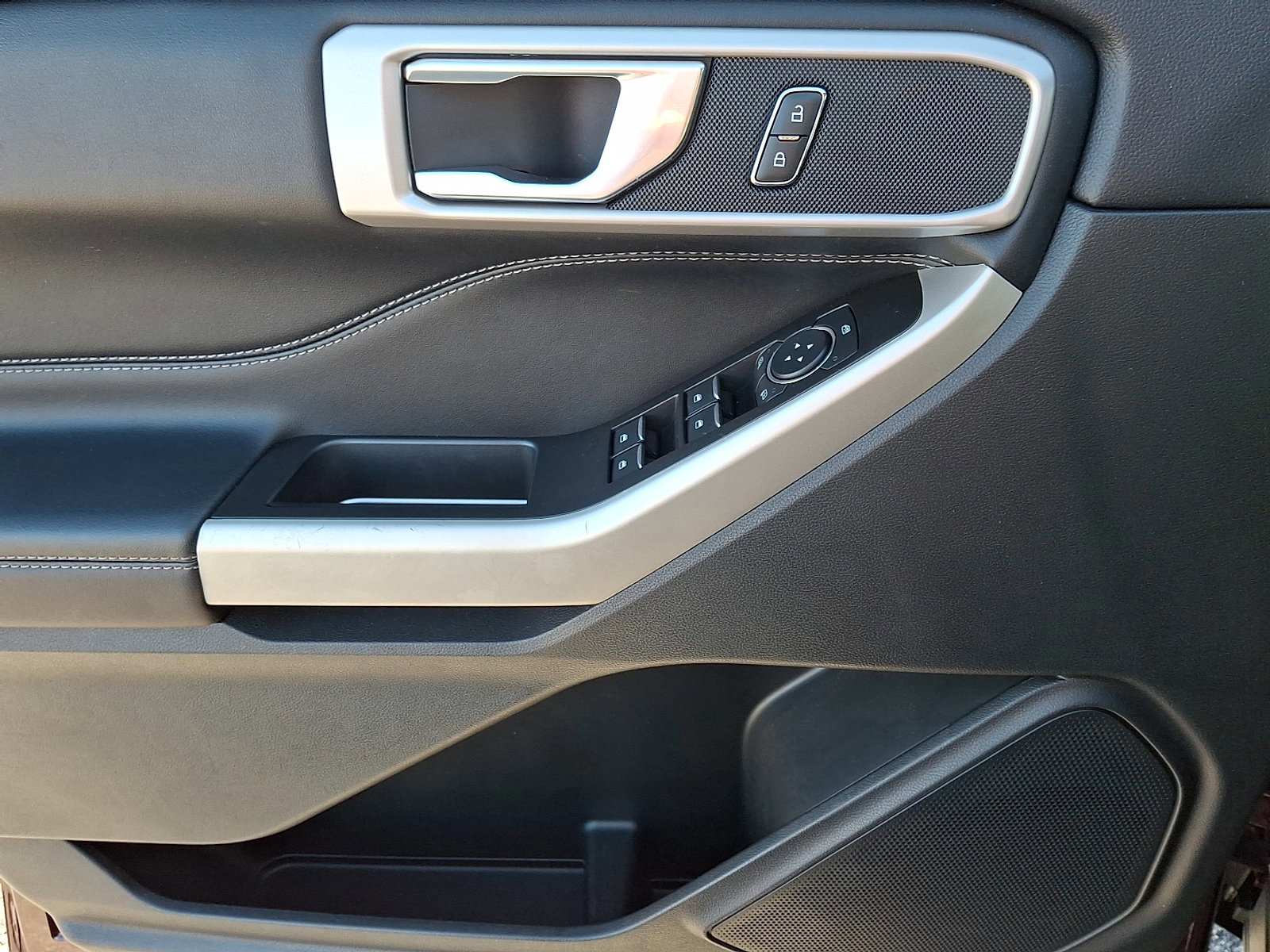 Certified 2022 Ford Explorer XLT w/ Equipment Group 202A image 12