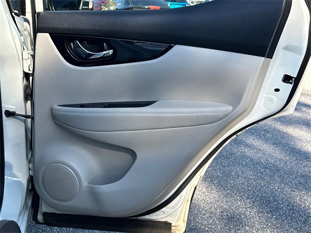 Used 2018 Nissan Rogue Sport SV image 16