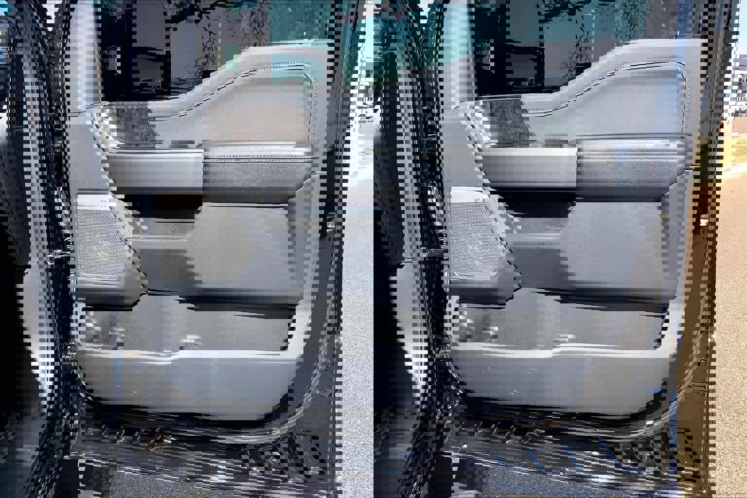 Certified 2025 Ford F450 Lariat w/ Chrome Package image 22