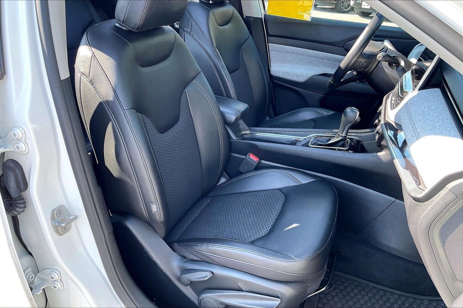 Used 2022 Jeep Compass Latitude w/ Sun and Sound Group FWD image 7