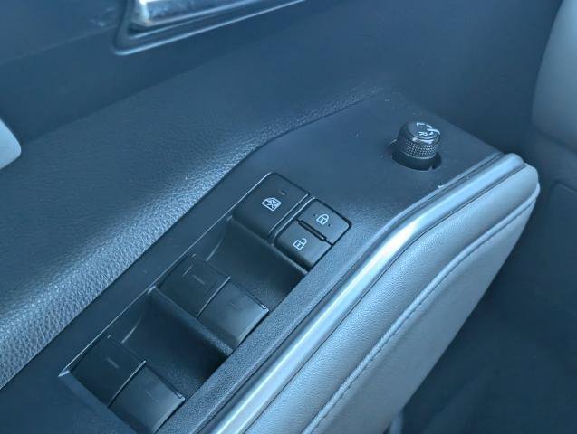 Used 2023 Toyota Highlander XLE FWD image 14