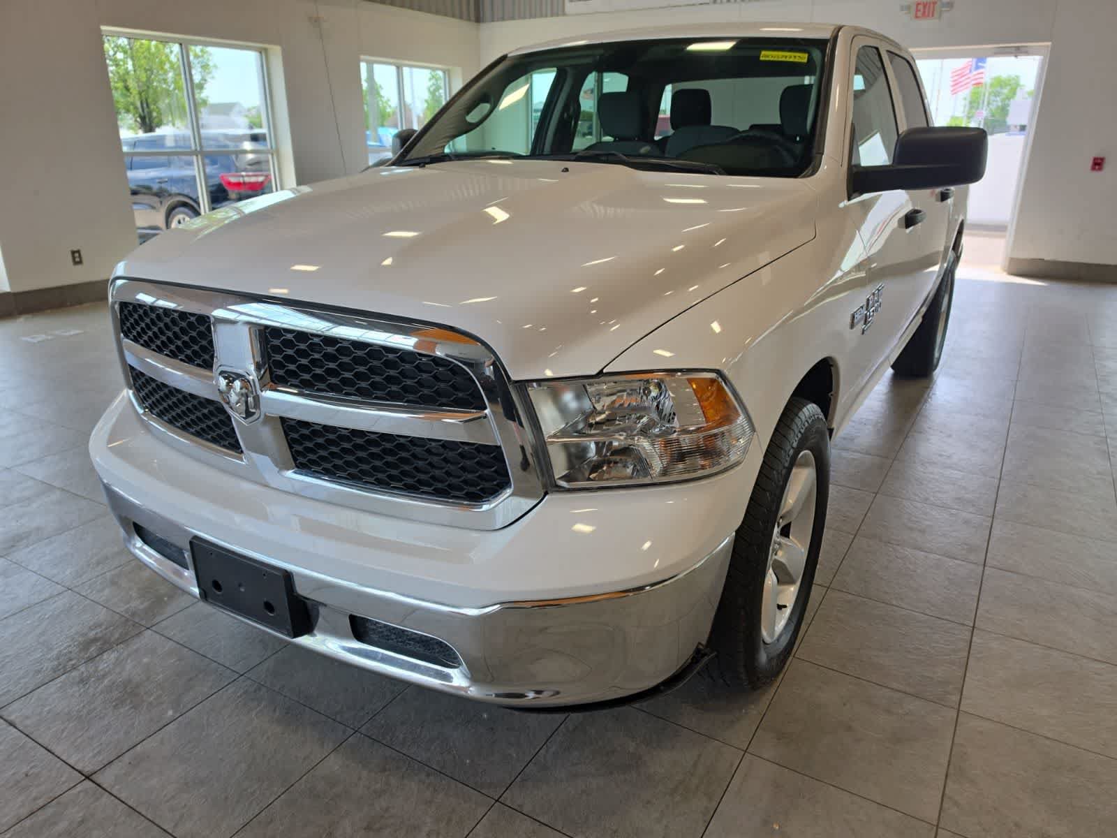 Used 2022 RAM 1500 Classic SLT AWD/4WD image 2