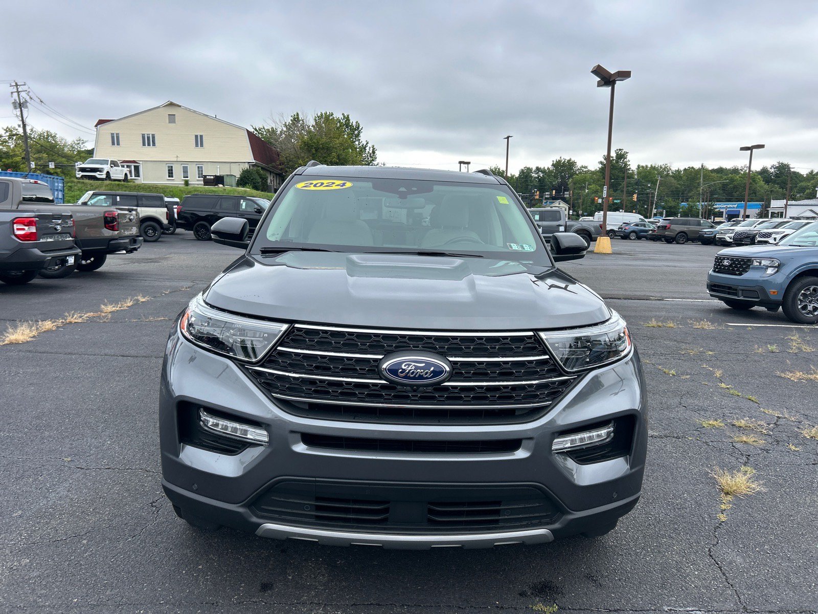 Certified 2024 Ford Explorer XLT w/ Equipment Group 202A AWD/4WD image 25