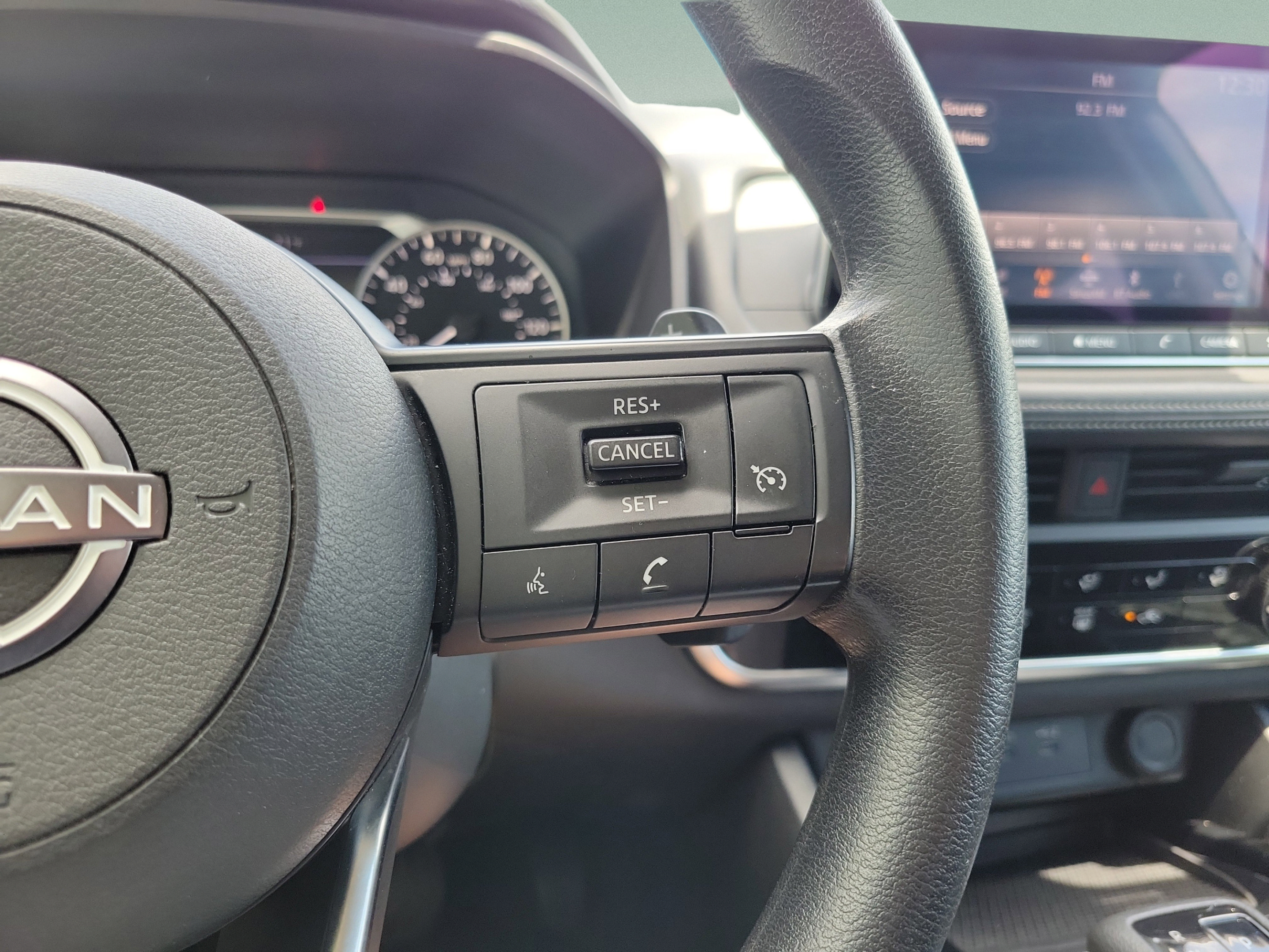 Used 2024 Nissan Rogue S AWD/4WD image 22