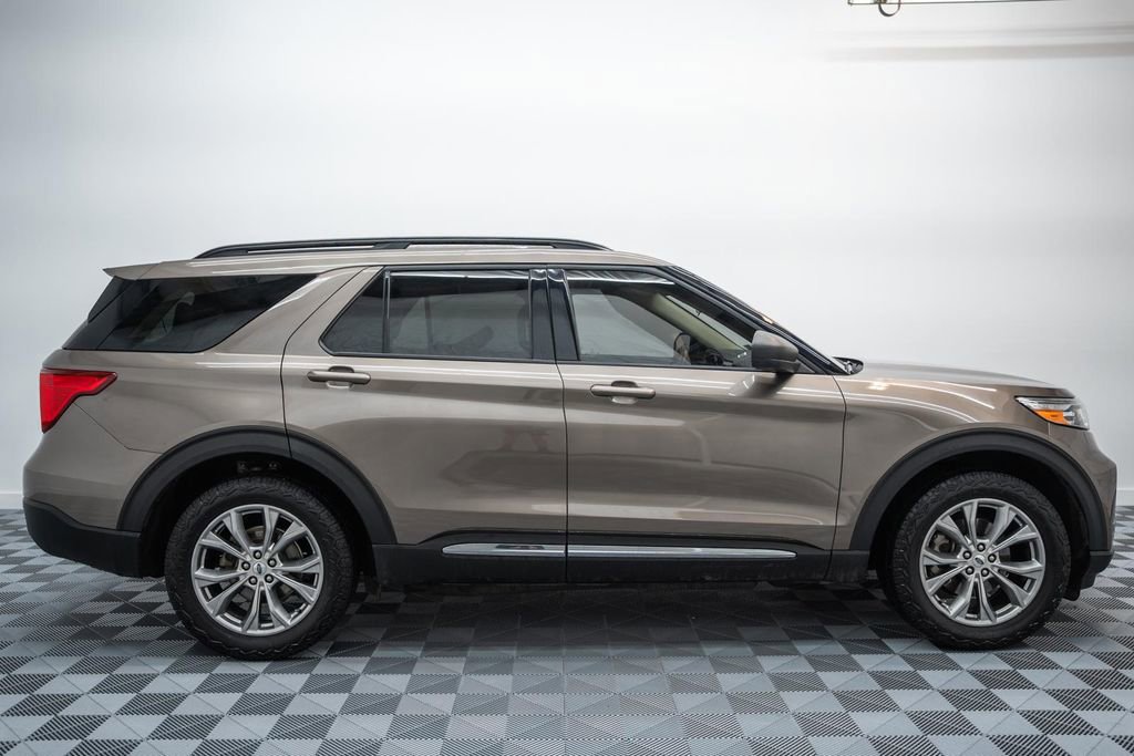 Certified 2021 Ford Explorer XLT w/ Equipment Group 202A image 5