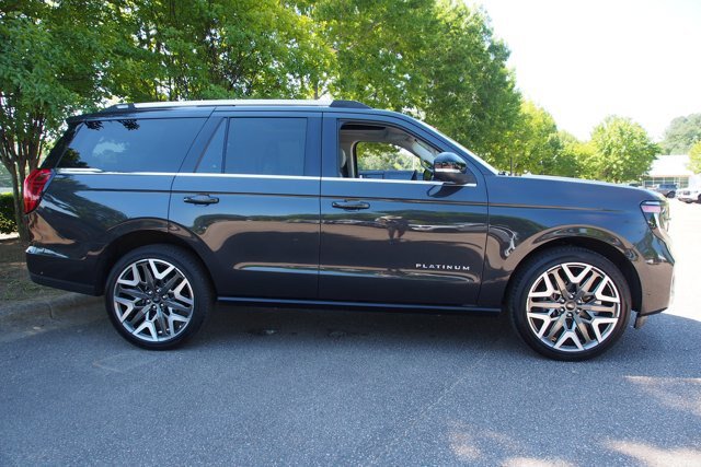 Certified 2025 Ford Expedition Platinum w/ Platinum Ultimate Package AWD/4WD image 8