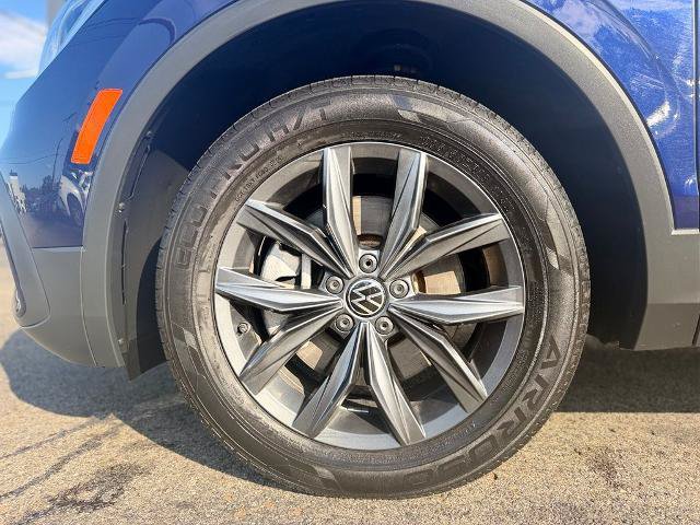 Used 2022 Volkswagen Tiguan SE FWD image 3