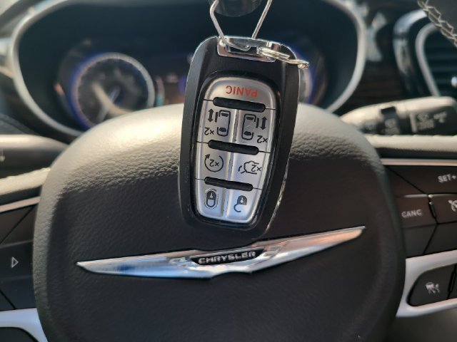 Used 2024 Chrysler Pacifica Limited FWD image 33