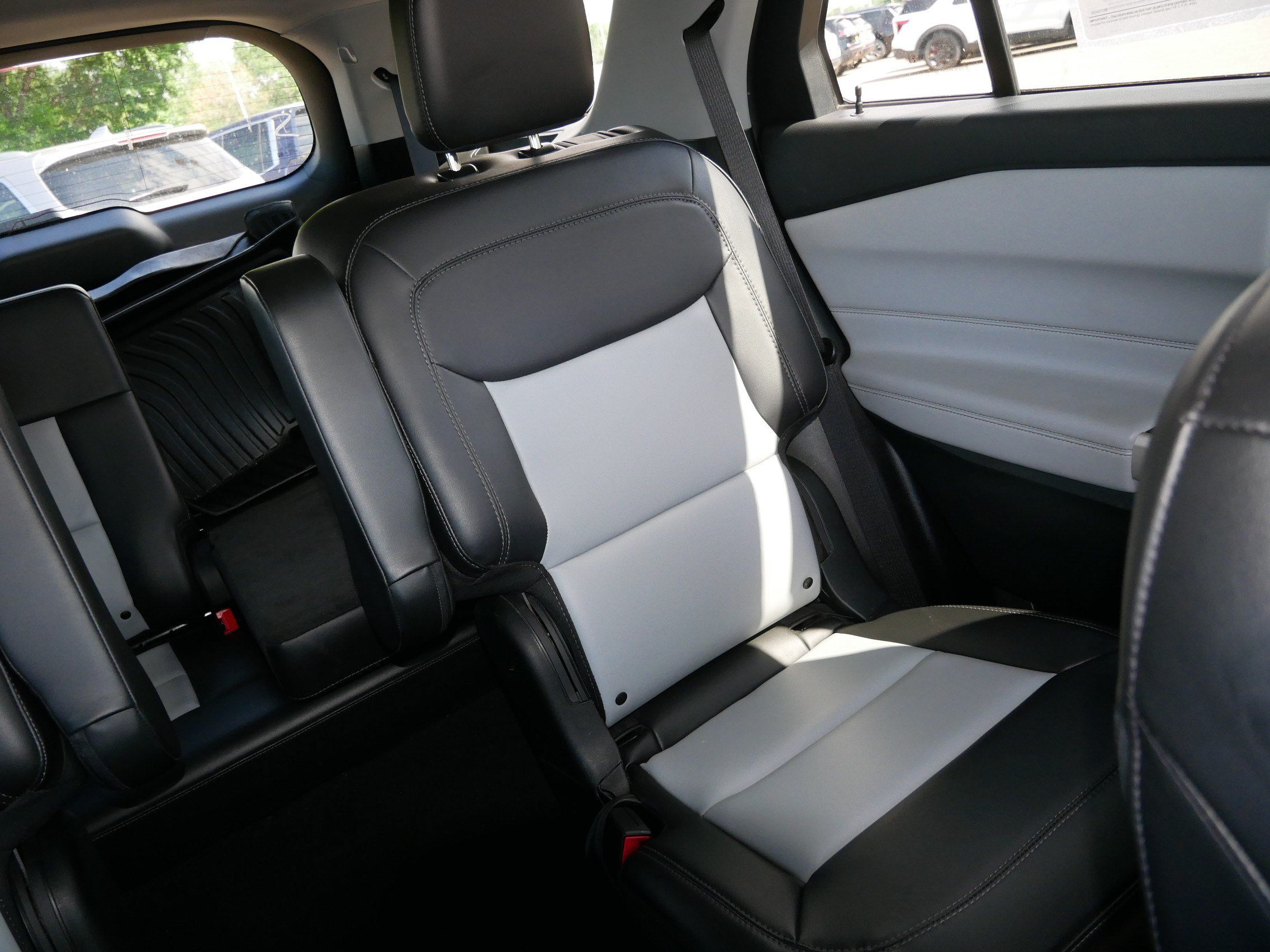 Certified 2023 Ford Explorer XLT w/ XLT Sport Appearance Package AWD/4WD image 14