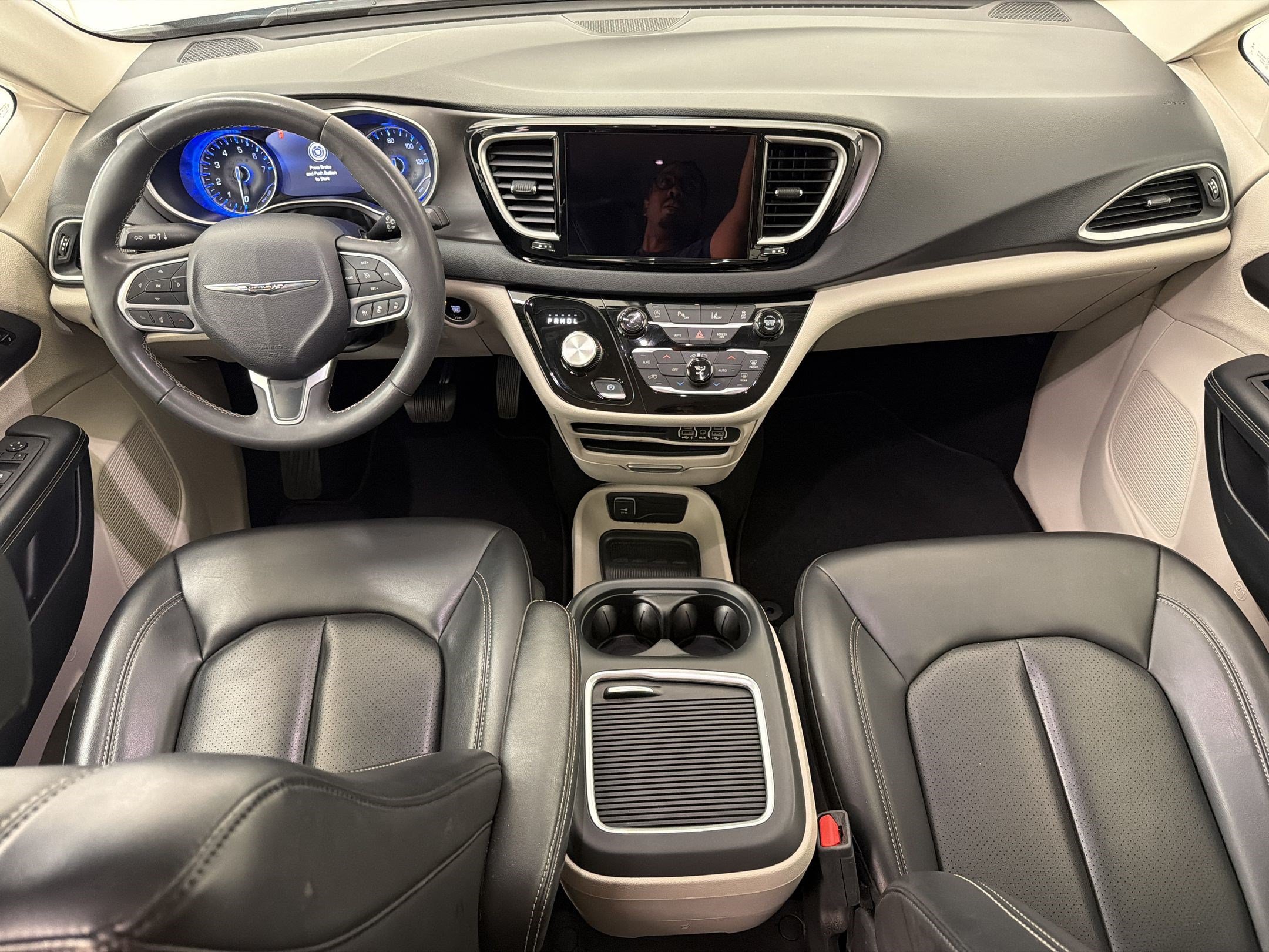 Used 2023 Chrysler Pacifica Touring-L FWD image 14