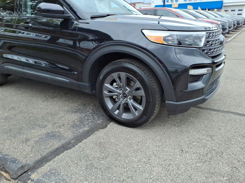 Certified 2024 Ford Explorer XLT w/ Equipment Group 202A AWD/4WD image 5