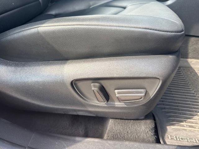 Used 2022 Toyota Highlander XLE FWD image 35