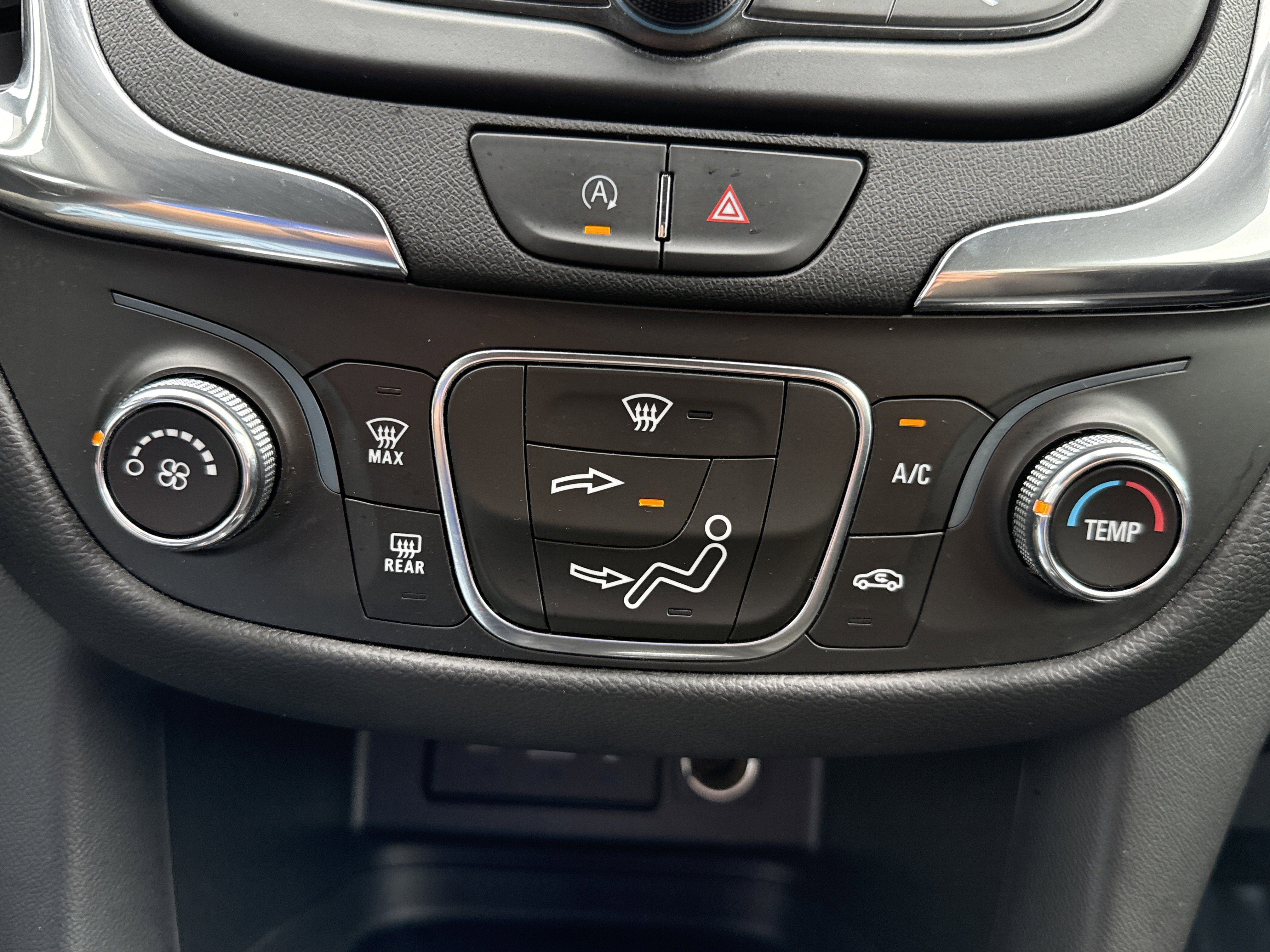 Used 2023 Chevrolet Equinox LT w/ LPO, Floor Liner Package image 22