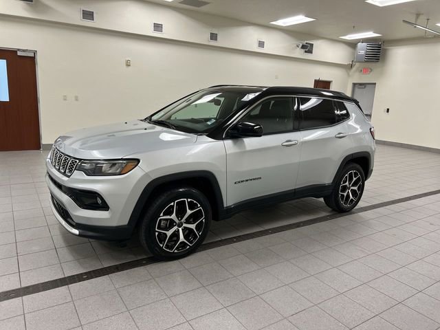 Used 2025 Jeep Compass Limited AWD/4WD image 4