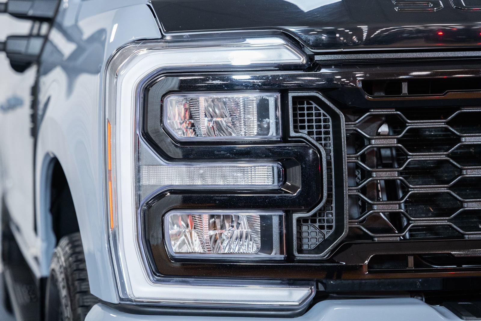 Certified 2025 Ford F250 Lariat w/ Black Appearance Package image 9