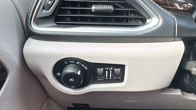 Used 2022 Chrysler Pacifica Limited image 21