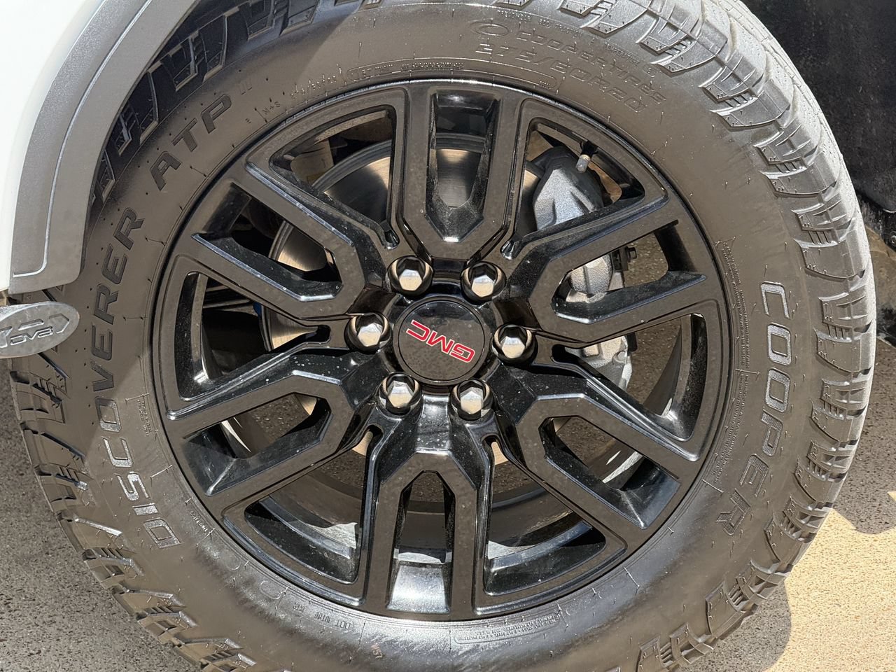 Used 2024 GMC Sierra 1500 Elevation w/ X31 Off-Road Package AWD/4WD image 9