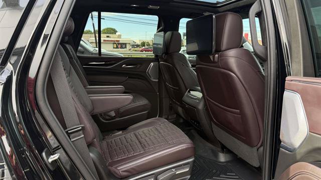 Used 2024 Cadillac Escalade Sport Platinum w/ LPO, ONYX Package AWD/4WD image 25