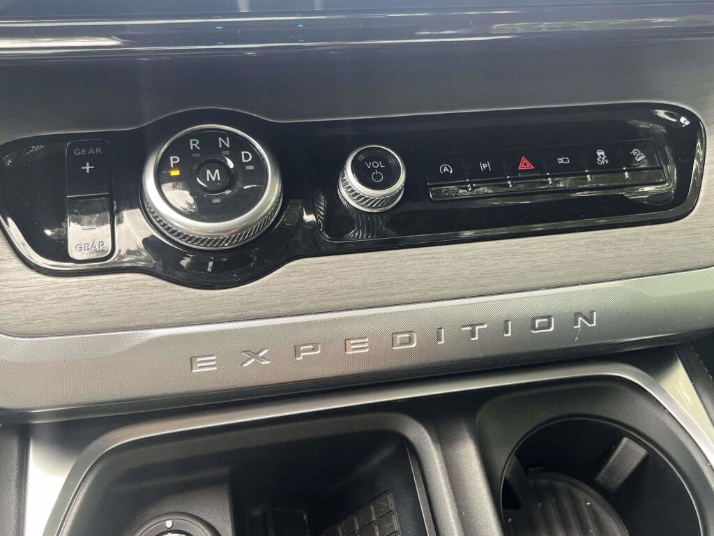 Certified 2025 Ford Expedition Platinum AWD/4WD image 33