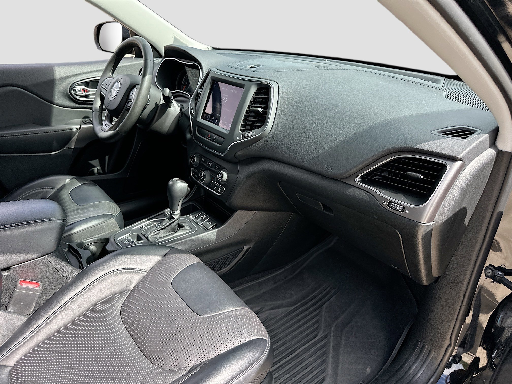 Used 2022 Jeep Cherokee Latitude Lux w/ Mopar Interior Package FWD image 26