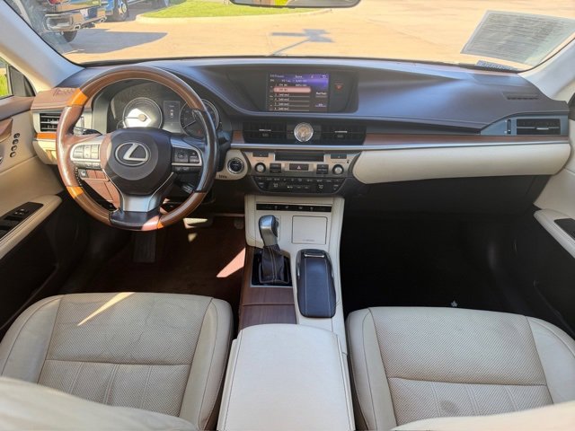 Used 2017 Lexus ES 300h w/ Luxury Package image 21